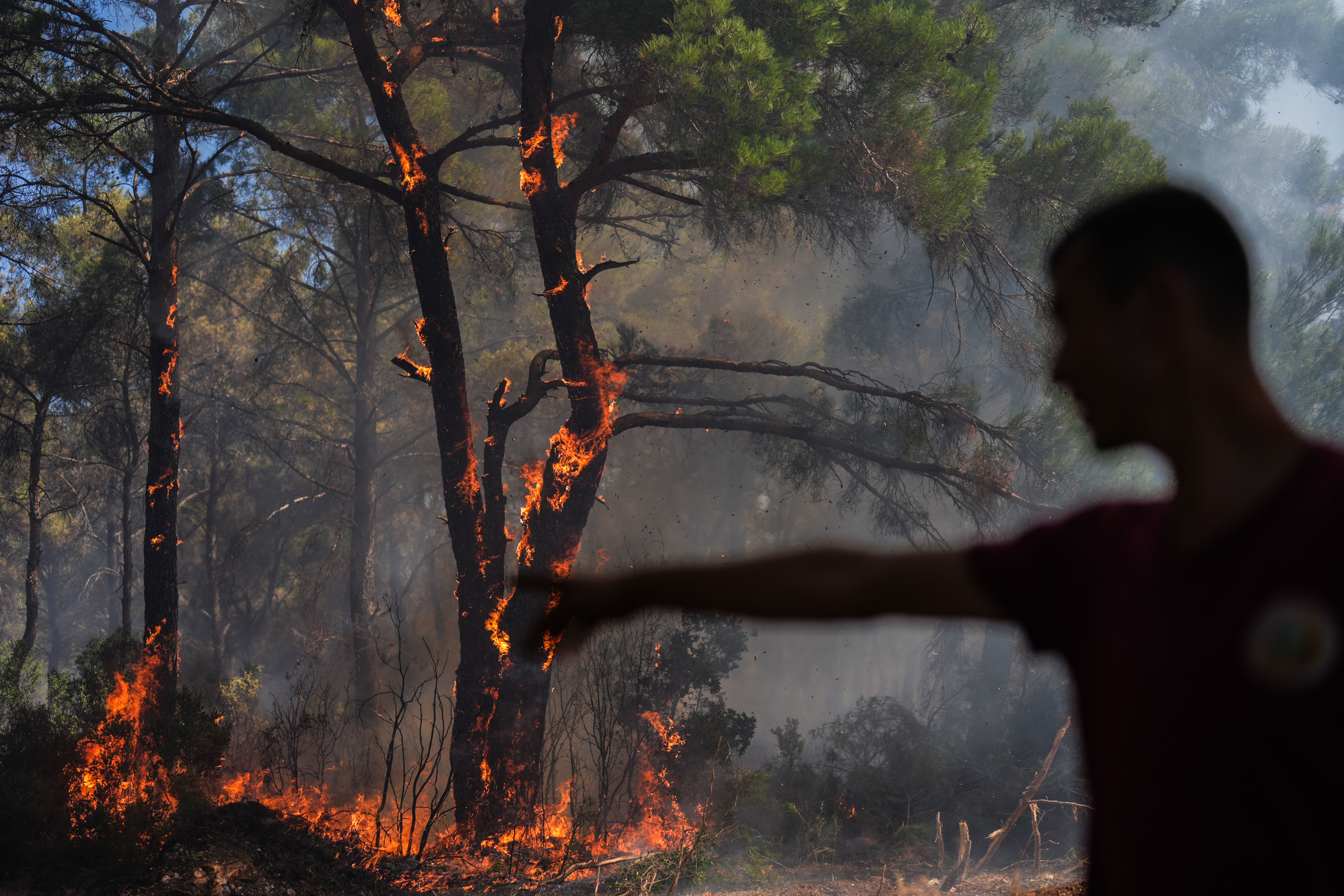 İzmir’e giriş çıkış kapalı mı, İzmir-Aydın ve Çeşme otoyolu açıldı mı? İzmir yangınlarına müdahale devam ediyor! - 6. Resim