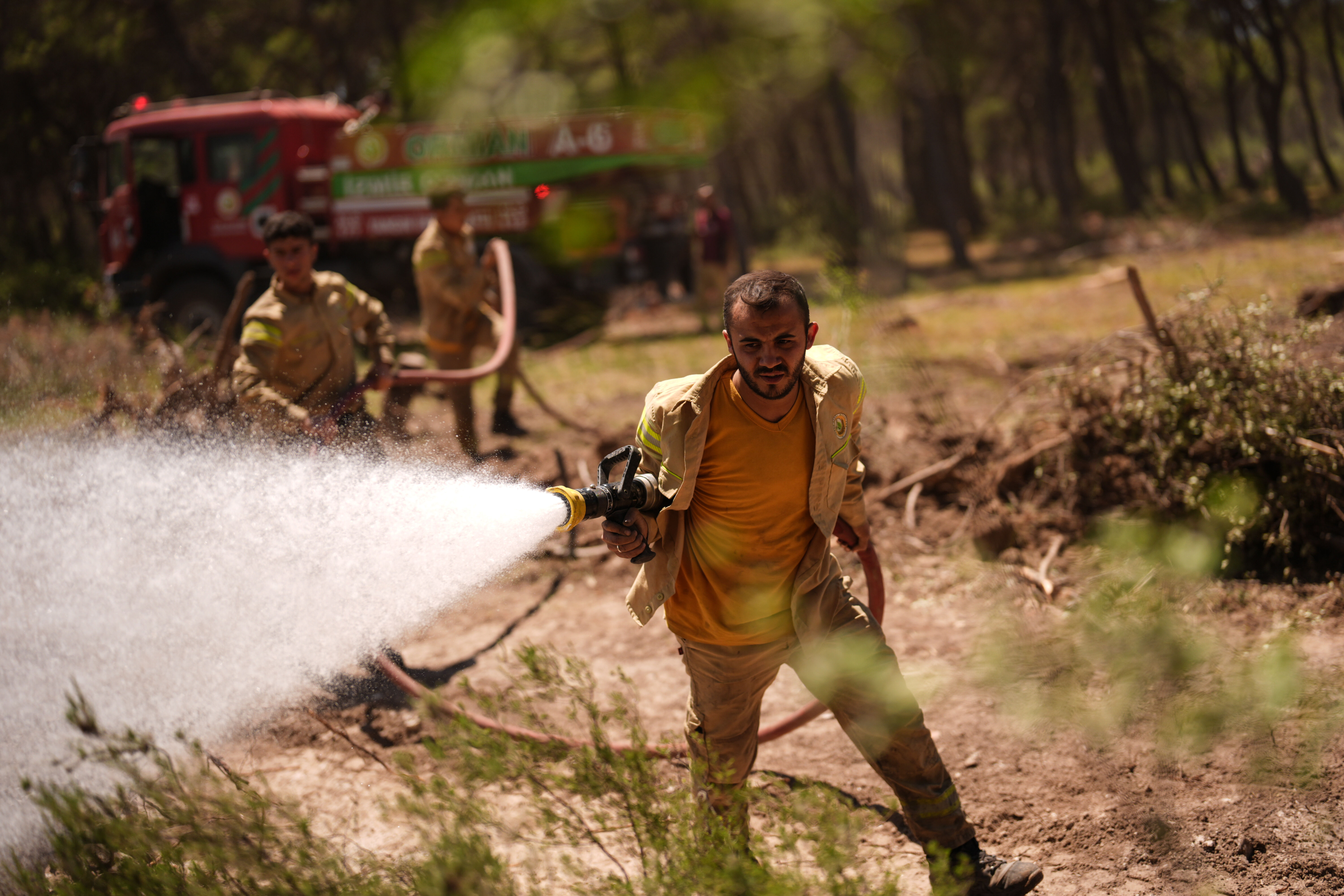 İzmir’e giriş çıkış kapalı mı, İzmir-Aydın ve Çeşme otoyolu açıldı mı? İzmir yangınlarına müdahale devam ediyor! - 3. Resim