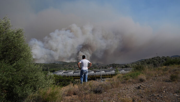 İzmir’e giriş çıkış kapalı mı, İzmir-Aydın ve Çeşme otoyolu açıldı mı? İzmir yangınlarına müdahale devam ediyor! - 4. Resim