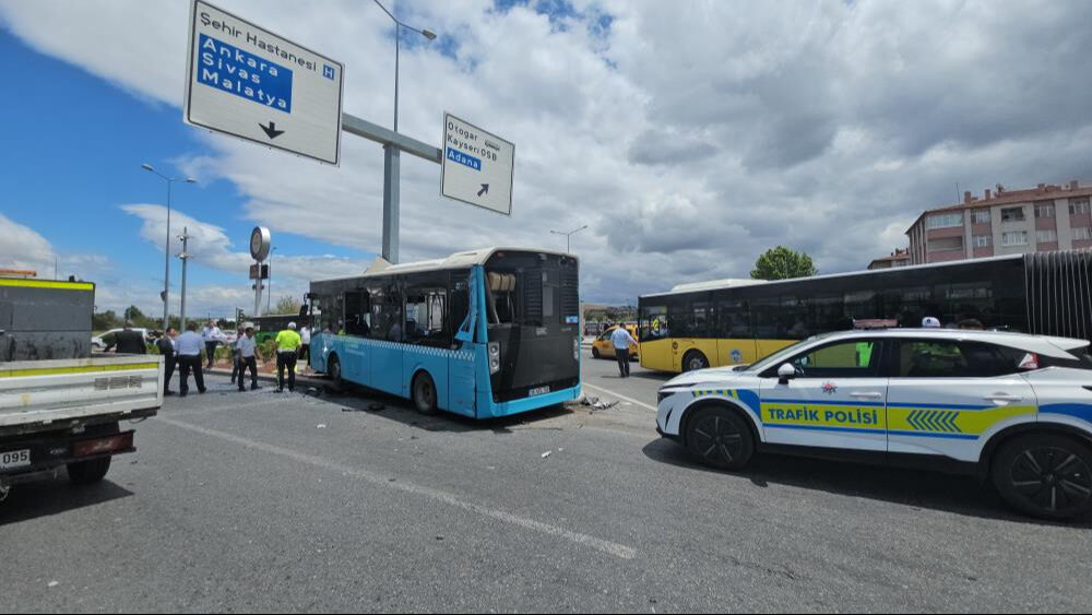 Kayseri'de tır, halk otobüsü ile çarpıştı! Çok sayıda yaralı var - 2. Resim