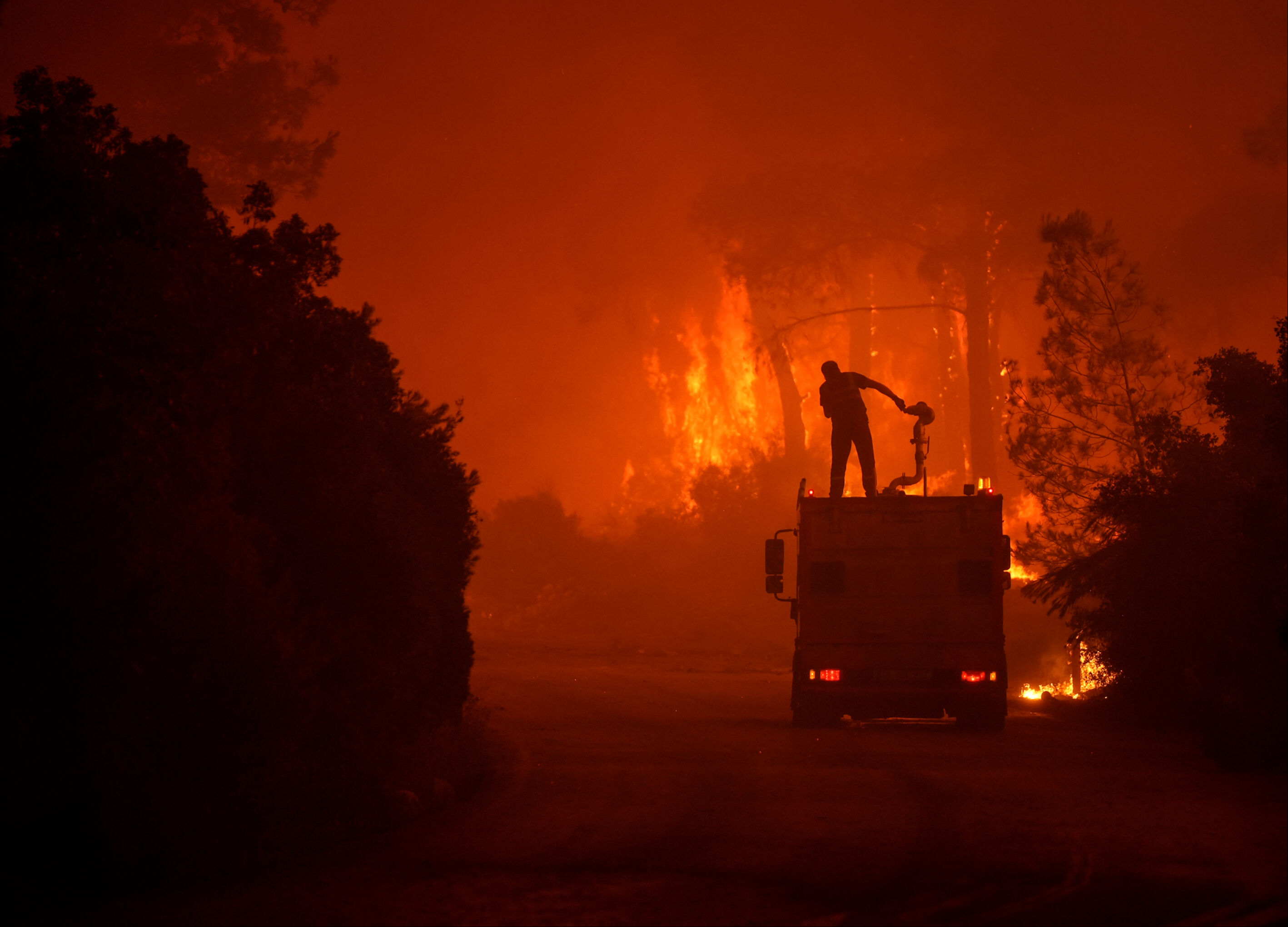 Kıvılcımlar kaçak inşaattan sıçradı! Buca'yı cehenneme çeviren yangın işte böyle çıktı - 3. Resim