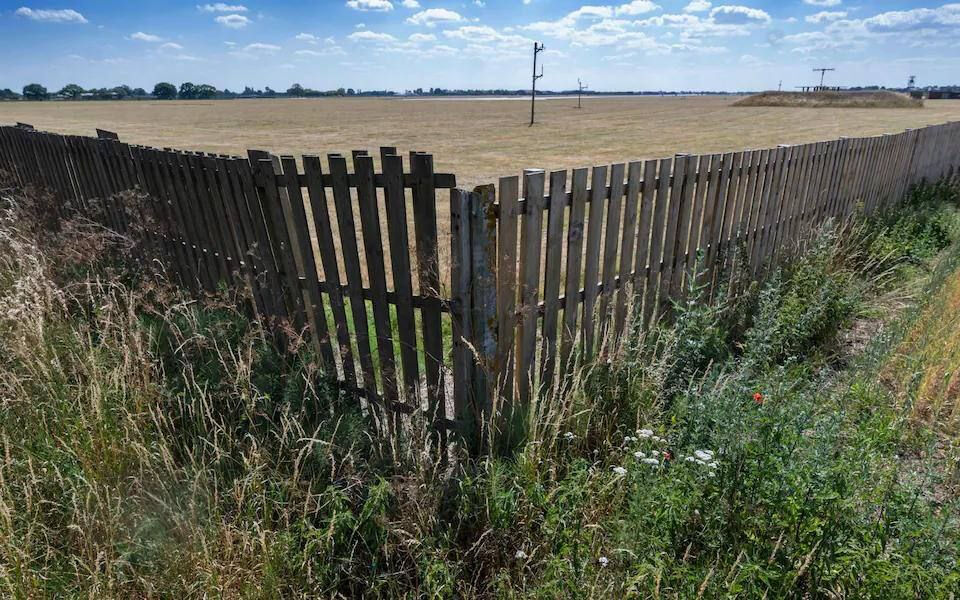 Milyonlarca dolarlık uçaklar meğerse “tahta çitle” korunuyormuş! Rusya dalga geçti - 1. Resim