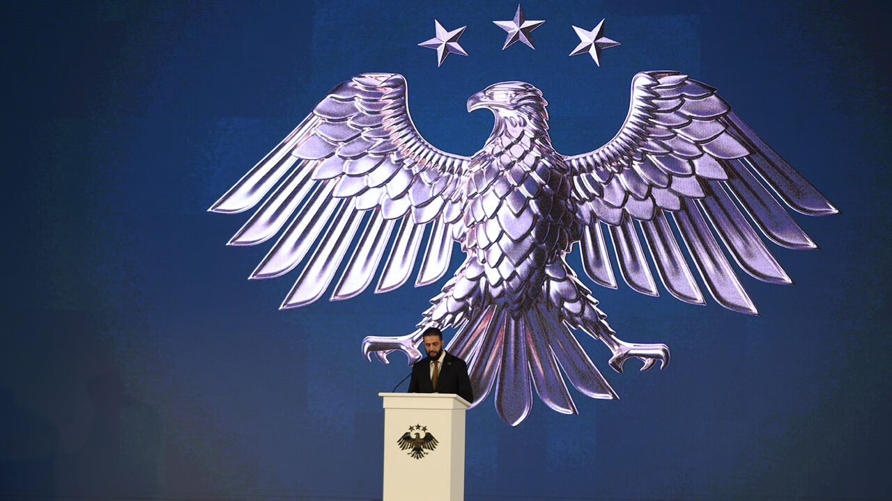 Suriye yeni ulusal logosunu tanıttı! Pasaporttan mühüre her şey değişecek - 2. Resim