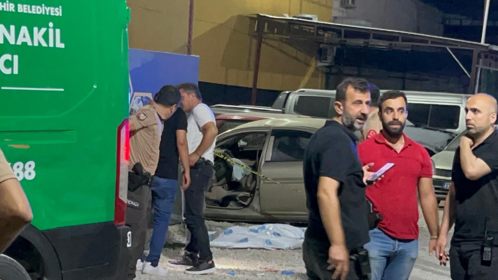 Tarsus'ta dükkana silahlı saldırı! Ölü ve yaralı var - 2. Resim