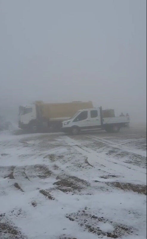 Temmuz’da böylesi! Yazı göremeden kışı yaşadılar… Her yer beyaza büründü - 4. Resim