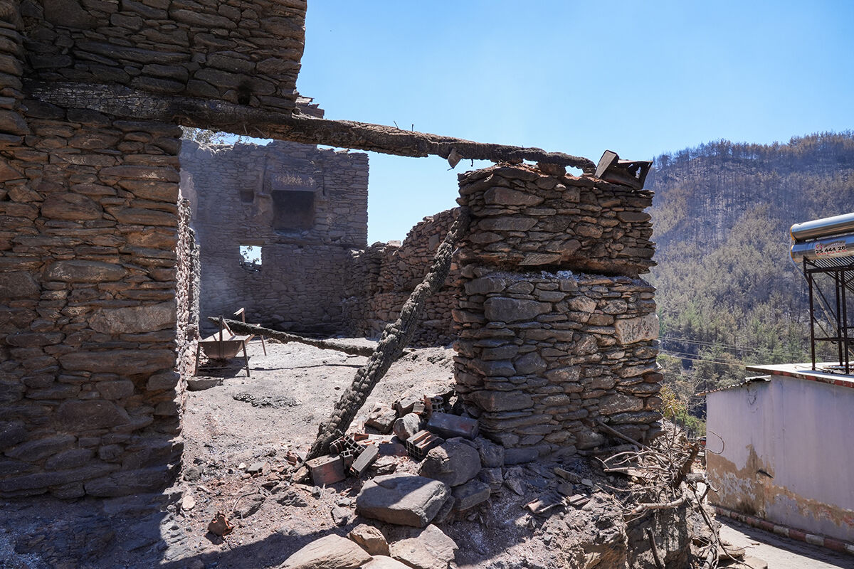 Yürekleri dağlayan manzara! Hayalet köye dönen Tosunlar tanınmaz hale geldi, köylüler zararın bedelini anlattı - 7. Resim