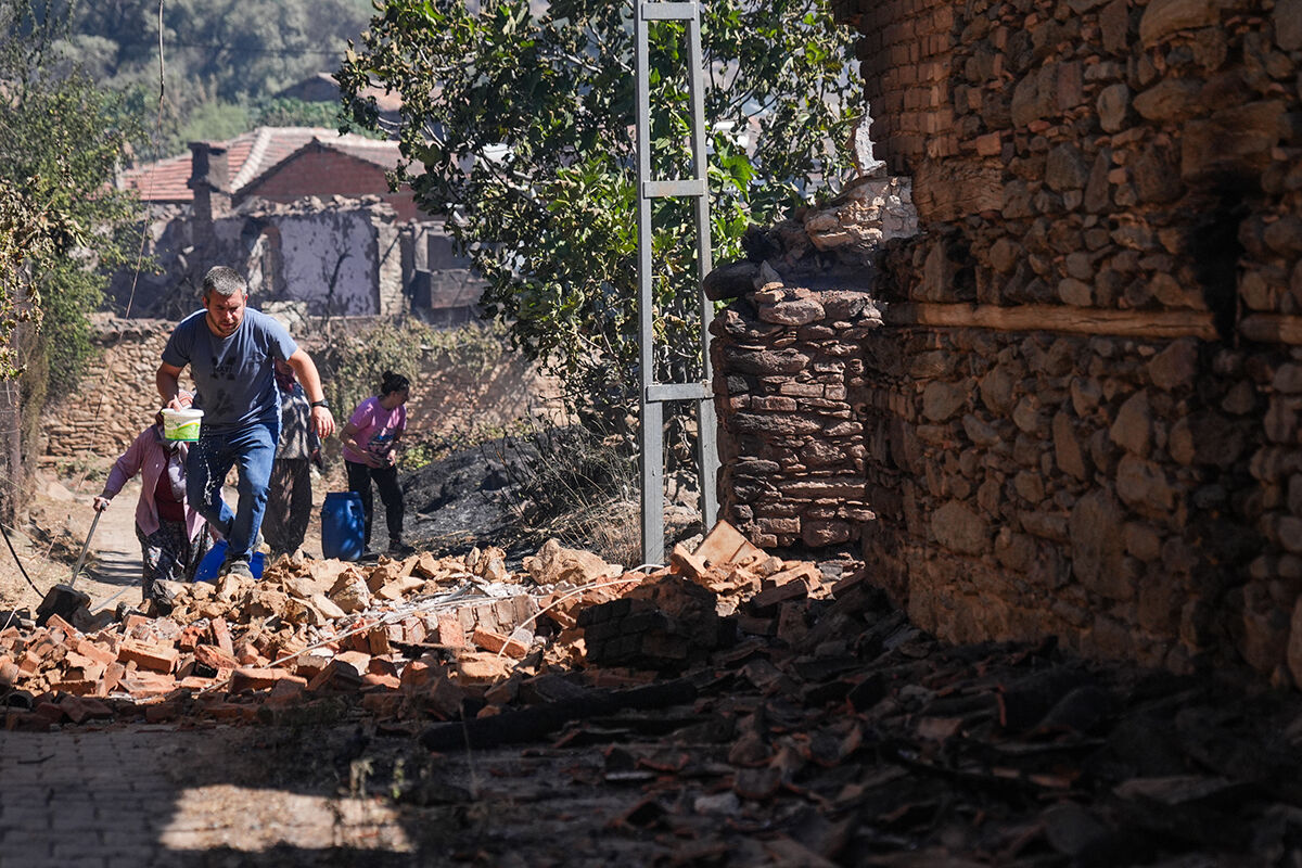 Yürekleri dağlayan manzara! Hayalet köye dönen Tosunlar tanınmaz hale geldi, köylüler zararın bedelini anlattı - 14. Resim