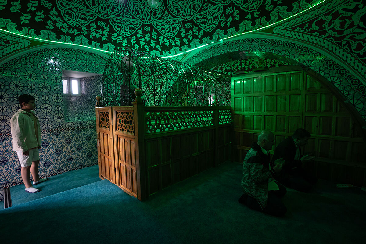 300 yıllık türbede çalışmalar başladı... Tarihi mekan ayağa kaldırılacak 300 yıllık türbede çalışmalar başladı... Tarihi mekan yeniden ayağa kaldırılacak - 2. Resim