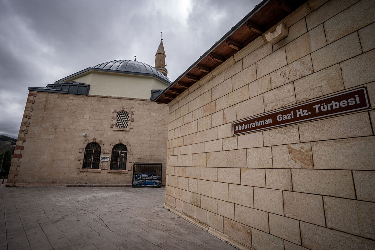 300 yıllık türbede çalışmalar başladı... Tarihi mekan ayağa kaldırılacak 300 yıllık türbede çalışmalar başladı... Tarihi mekan yeniden ayağa kaldırılacak - 5. Resim