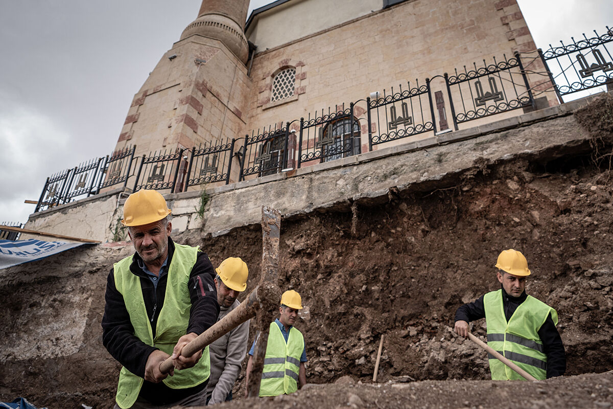 300 yıllık türbede çalışmalar başladı... Tarihi mekan ayağa kaldırılacak 300 yıllık türbede çalışmalar başladı... Tarihi mekan yeniden ayağa kaldırılacak - 4. Resim