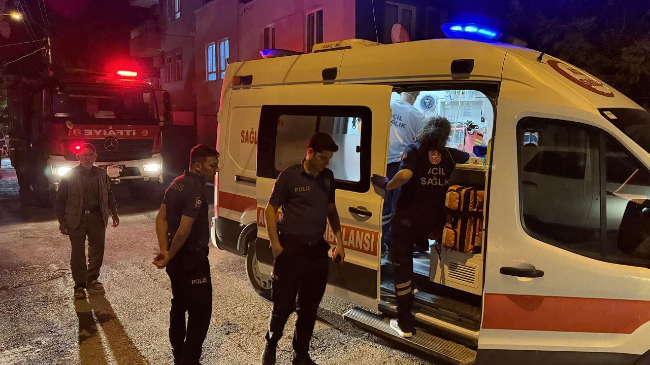 Adıyaman'da evde yangın çıktı: 2 kişi hastanelik oldu Adıyaman'da evde yangın çıktı: 2 kişi hastanelik oldu