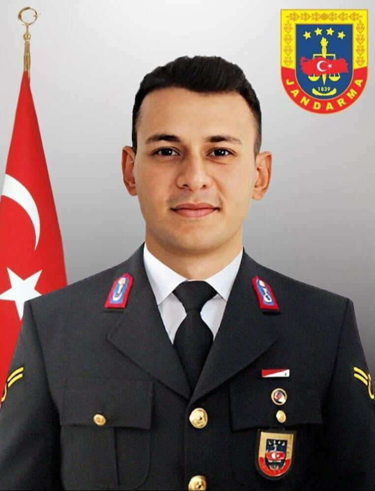 Bir babanın en ağır yükü! Astsubay oğlunun tabutunu böyle omuzladı - 1. Resim