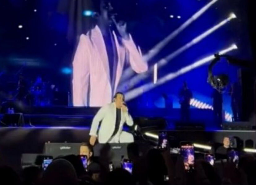 Bursa konserinde talihsiz kaza! Bayhan şarkı söylerken yere düştü - 2. Resim