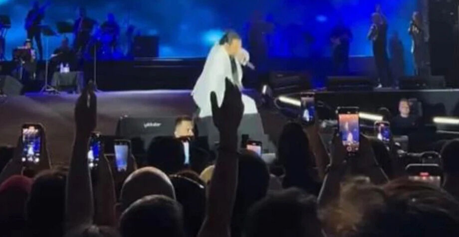 Bursa konserinde talihsiz kaza! Bayhan şarkı söylerken yere düştü - 3. Resim