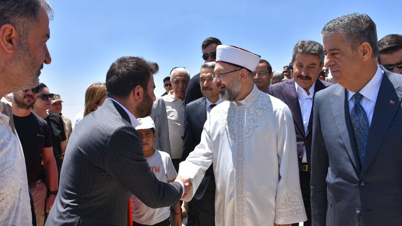 Cudi Dağı'nda tarihi t&ouml;ren! Hazreti Nuh'u anmak i&ccedil;in binlerce kişi buluştu - 2. Resim