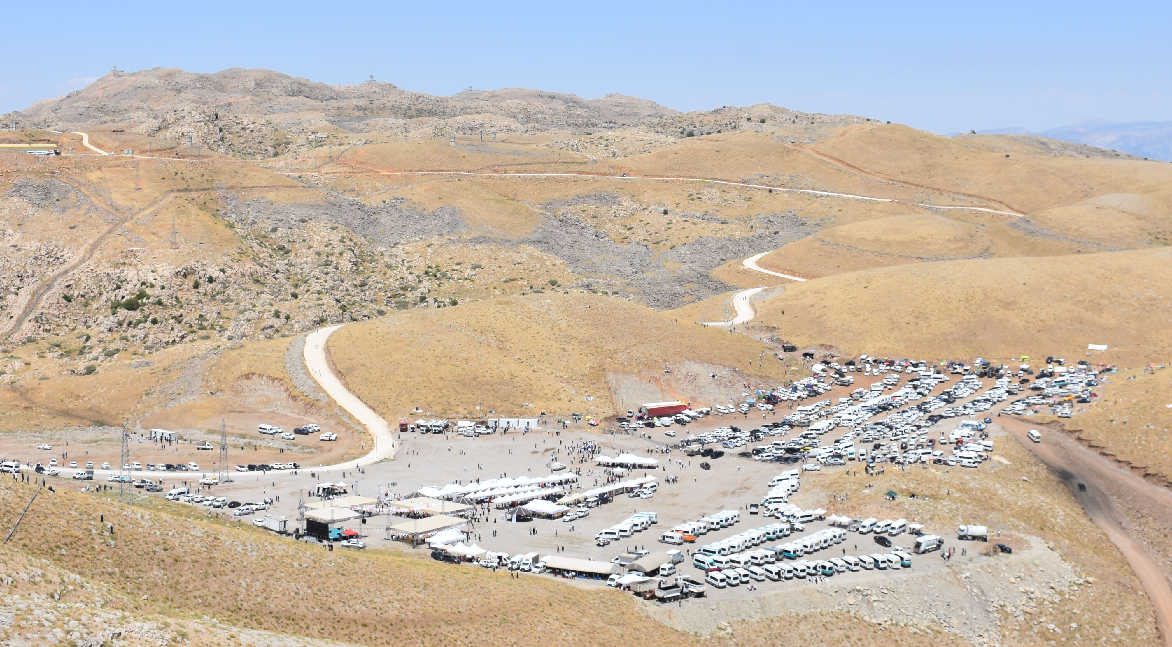 Cudi Dağı'nda tarihi t&ouml;ren! Hazreti Nuh'u anmak i&ccedil;in binlerce kişi buluştu - 1. Resim