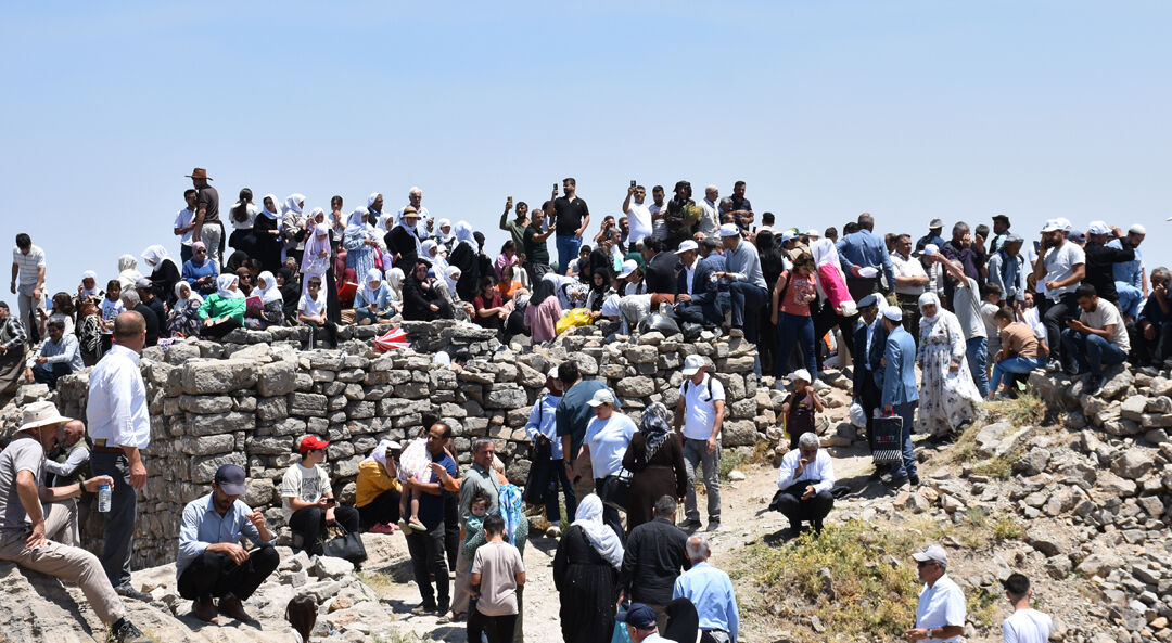 Cudi Dağı'nda tarihi t&ouml;ren! Hazreti Nuh'u anmak i&ccedil;in binlerce kişi buluştu - 3. Resim