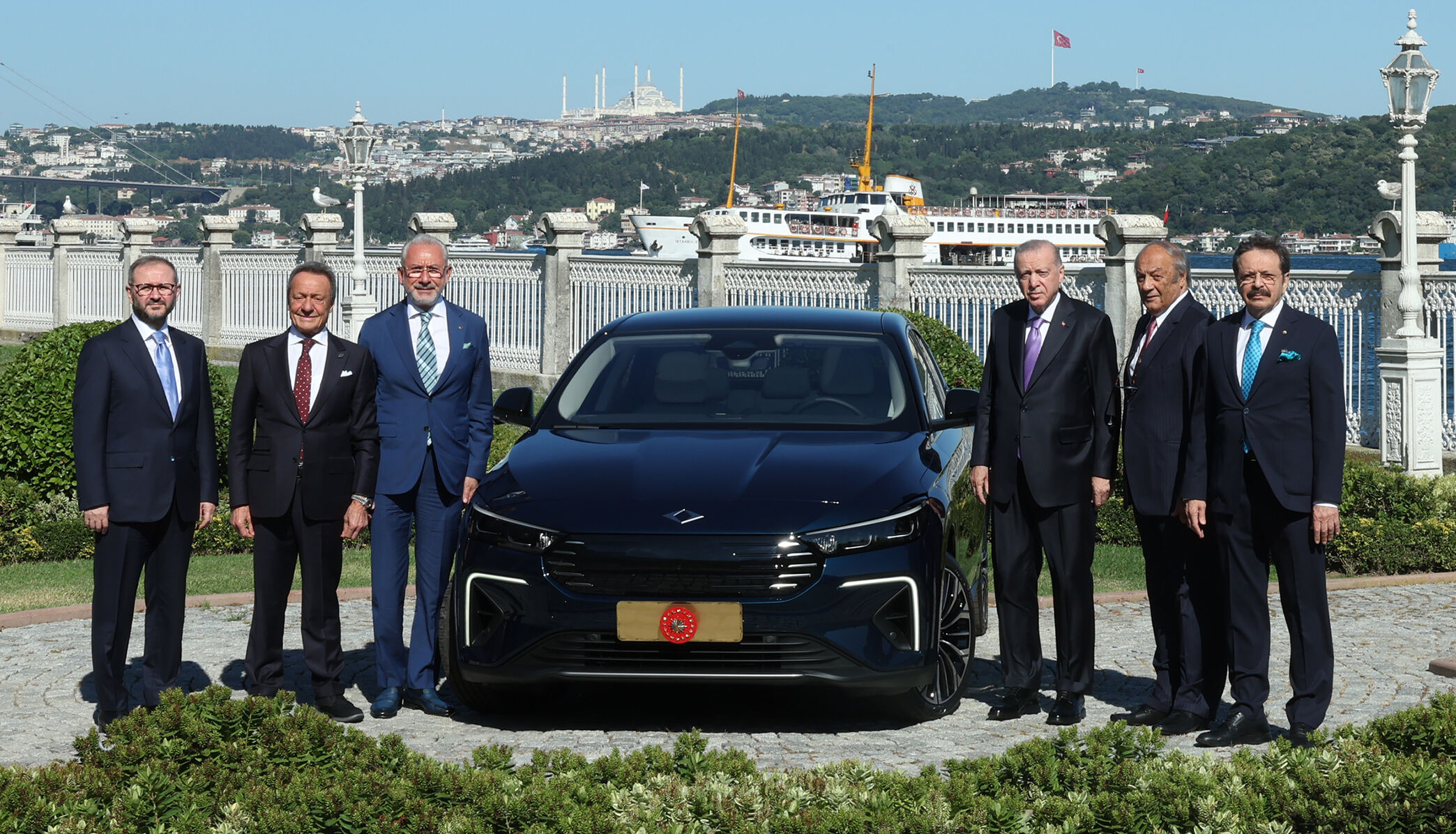 Cumhurbaşkanı Erdoğan, Togg'un yeni sedan modeli T10F'yi test etti - 3. Resim