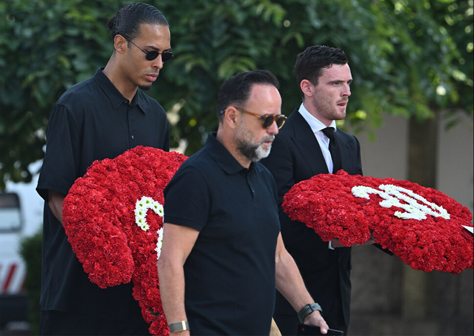 Diogo Jota'ya yürek yakan veda! Cenazede gözyaşları sel oldu: Gözler Ronaldo'yu aradı Diogo Jota'ya yürek yakan veda! Cenazede gözyaşları sel oldu: Gözler Ronaldo'yu aradı - 3. Resim