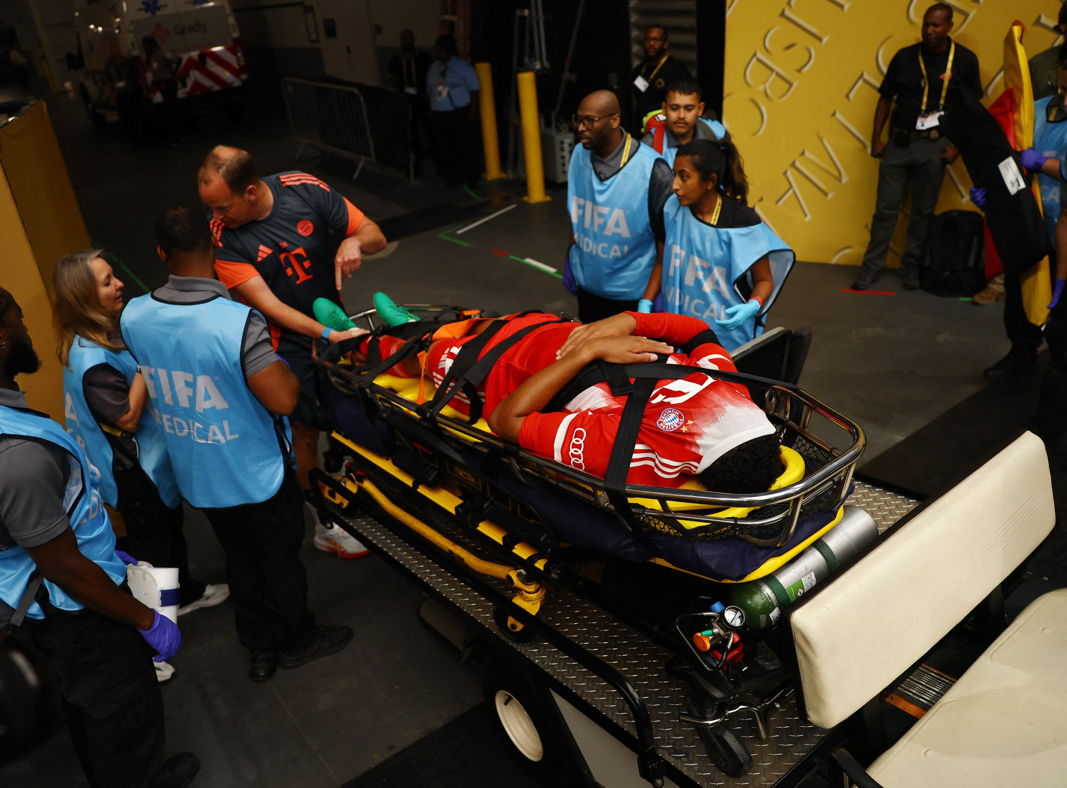 Jamal Musiala'dan korkutan sakatlık! Maça devam edemedi - 2. Resim