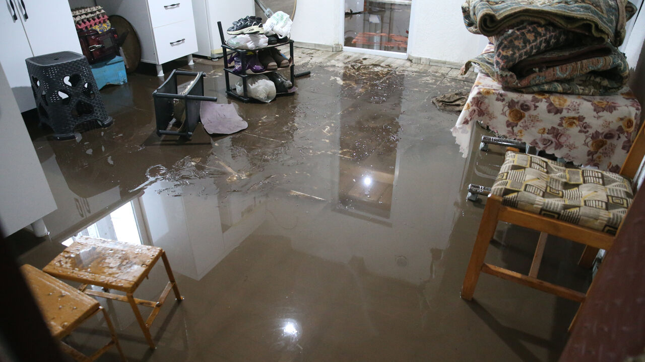 Kars'ı sel vurdu: Ev, ahır ve araçlar sular altında kaldı - 3. Resim