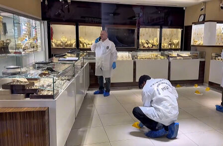 Soygun planı suya düştü! Cesur kuyumcu dükkanını böyle savundu - 1. Resim