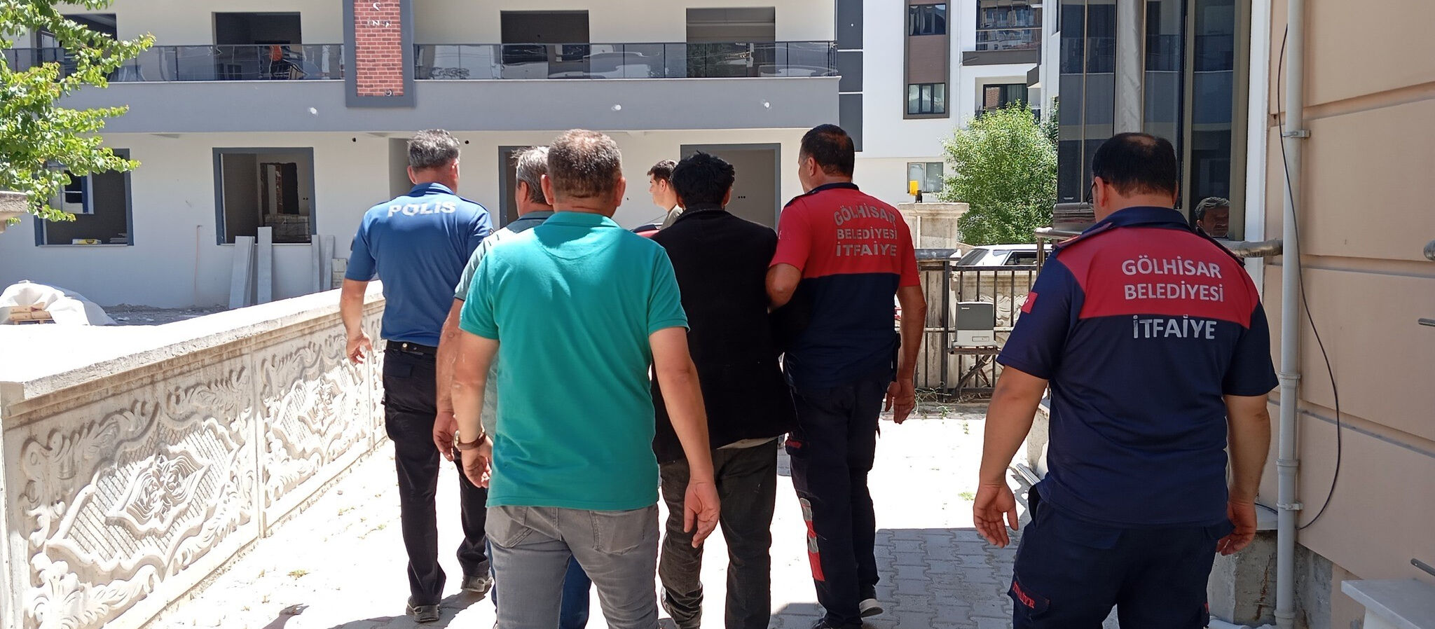 200'ü aşkın çatı, tek senaryo: 'İntiharkolik Hasan' bu kez Burdur'da sahnede... Geçimini intihardan sağlıyor! - 3. Resim