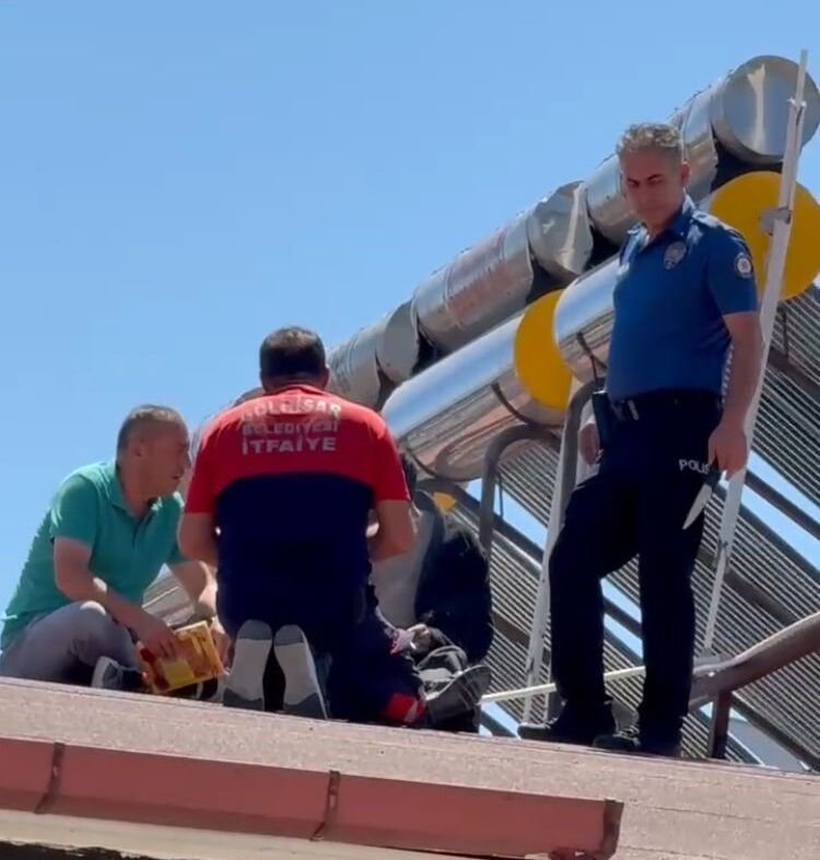 200'ü aşkın çatı, tek senaryo: 'İntiharkolik Hasan' bu kez Burdur'da sahnede... Geçimini intihardan sağlıyor! - 1. Resim