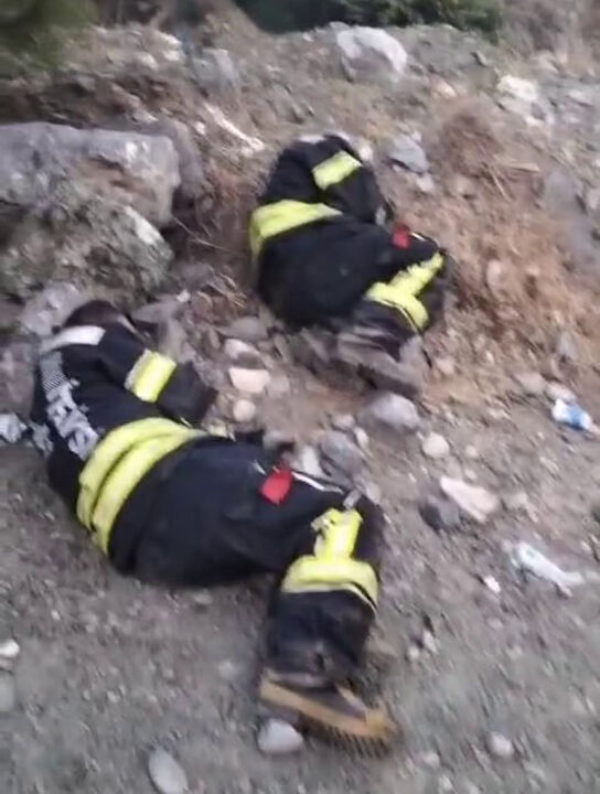 Alevlere direnen kahramanlar! Yastıkları toprak, sofraları küller üstünde - 5. Resim