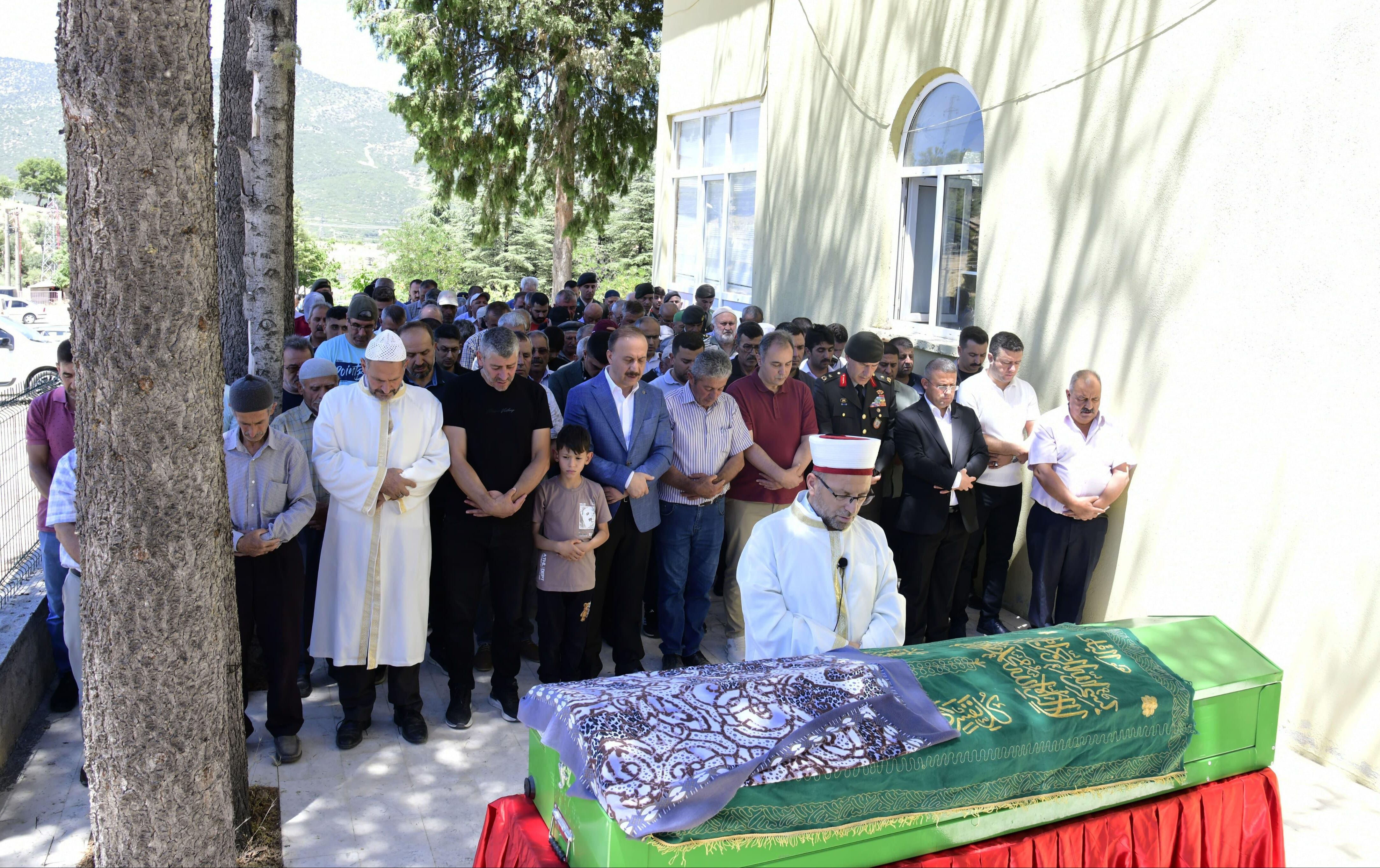 Askerler tabutunu omuzlarda taşıdı... Şehit annesinin vasiyeti yerine getirildi - 1. Resim