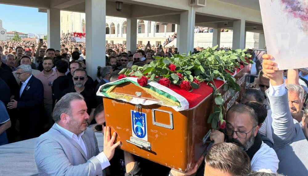 Gazeteci-yazar Nihat Genç son yolculuğuna uğurlandı - 2. Resim