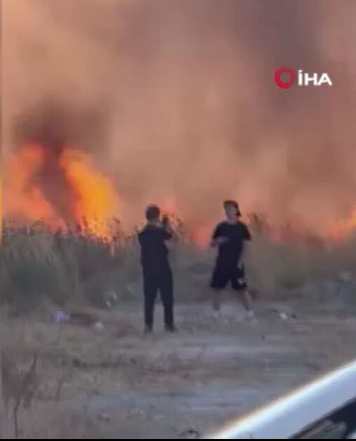 İstanbul'da otluk alanda yangın! Beylikdüzü'nde panik anlar, alevler havadan görüntülendi - 2. Resim