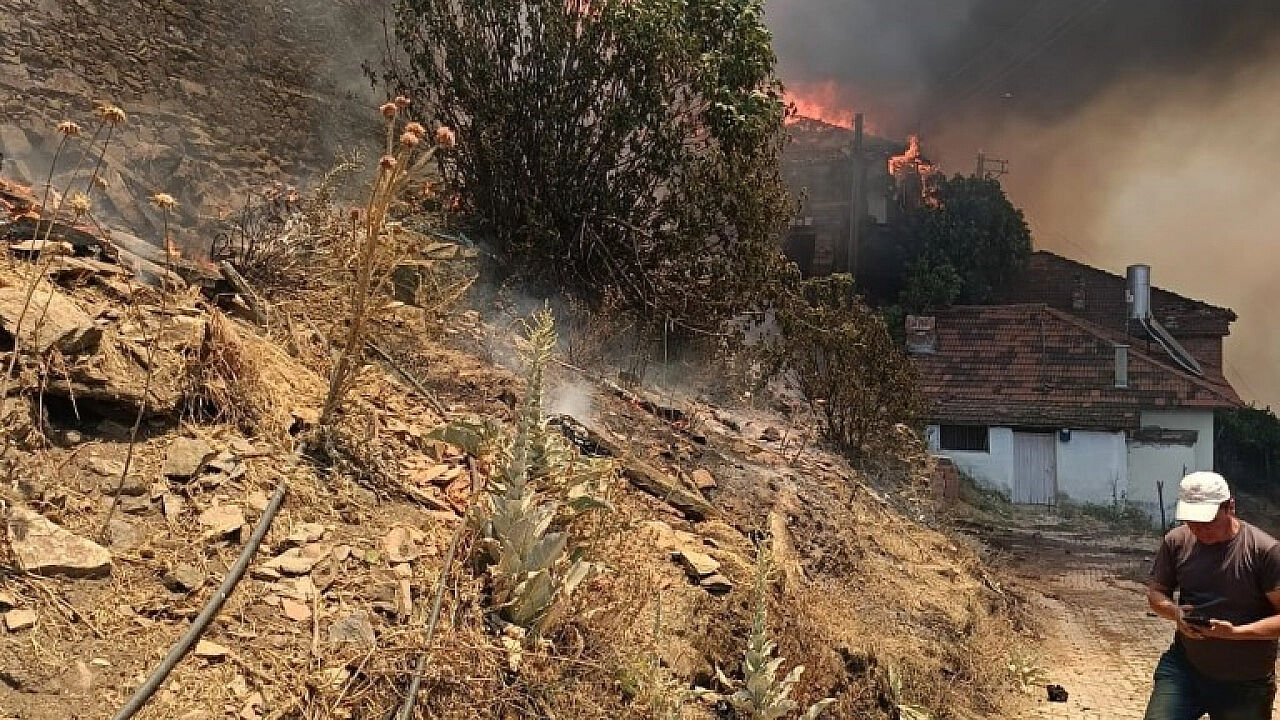 İzmir Ödemiş, Buca Çeşme yangını son durum: 6 Temmuz İzmir yangınları söndü mü? - 3. Resim