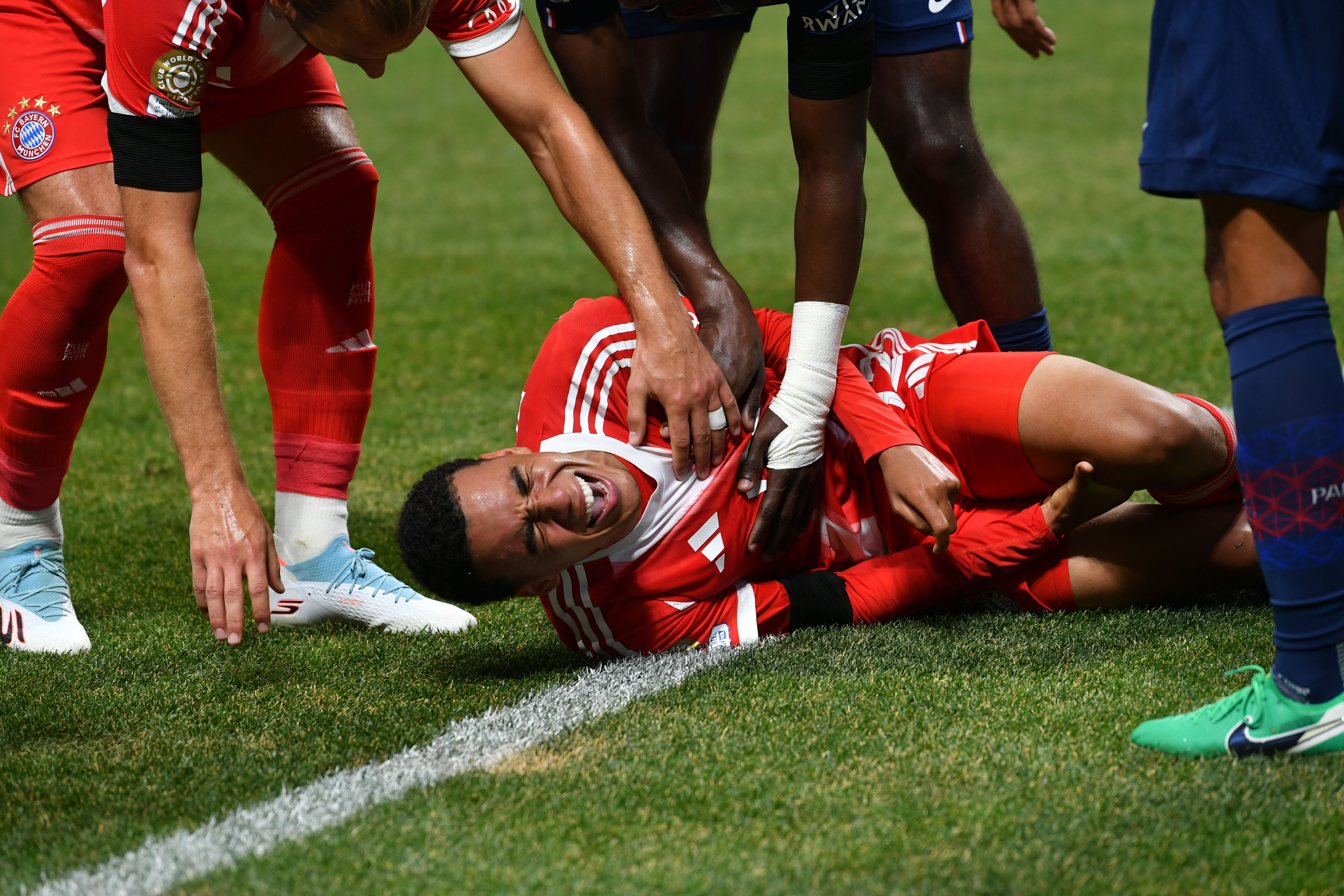Jamal Musiala sakatlandı, futbolcular gözyaşlarını tutamadı - 2. Resim
