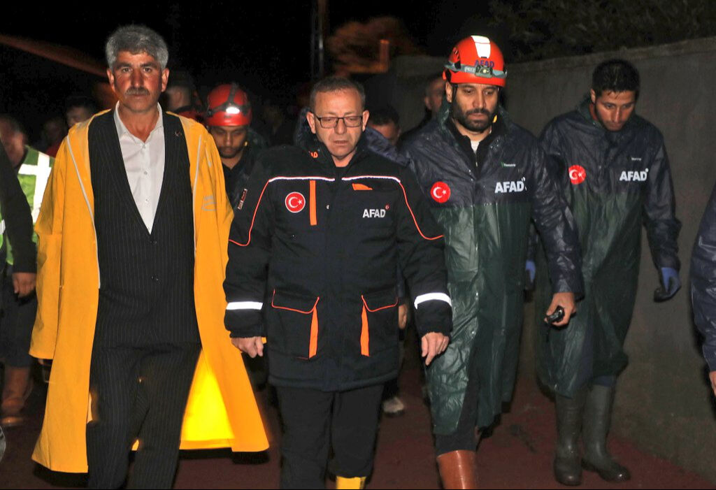 Kars sele teslim oldu! Her yeri su bastı, insanlar evlerinde mahsur kaldı - 4. Resim