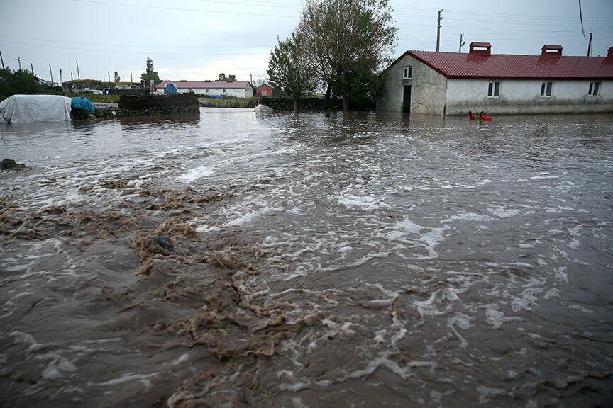 Kars sele teslim oldu! Her yeri su bastı, insanlar evlerinde mahsur kaldı - 1. Resim
