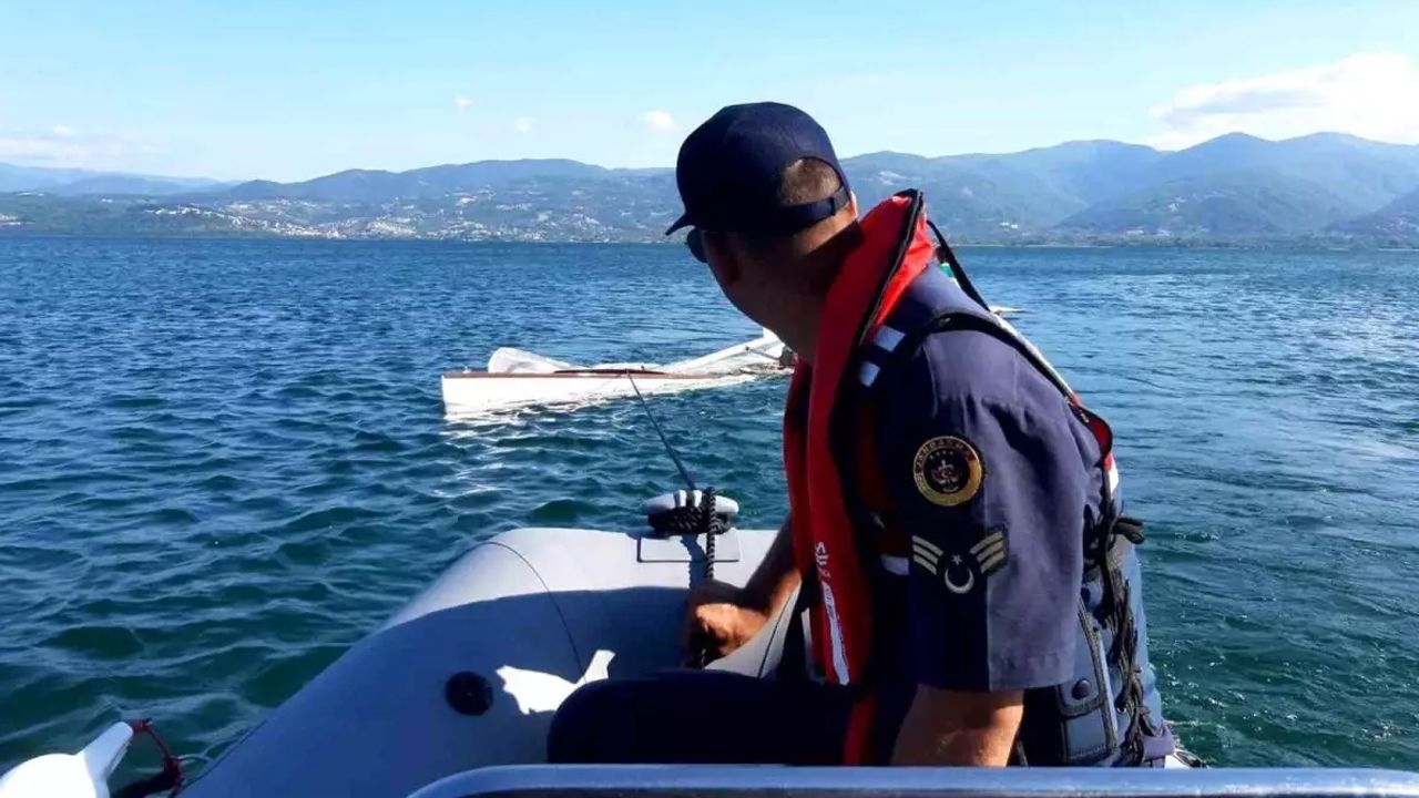 Sapanca Gölü'nde mahsur kalan 17 kişi kurtarıldı Sapanca Gölü'nde mahsur kalan 17 kişi kurtarıldı