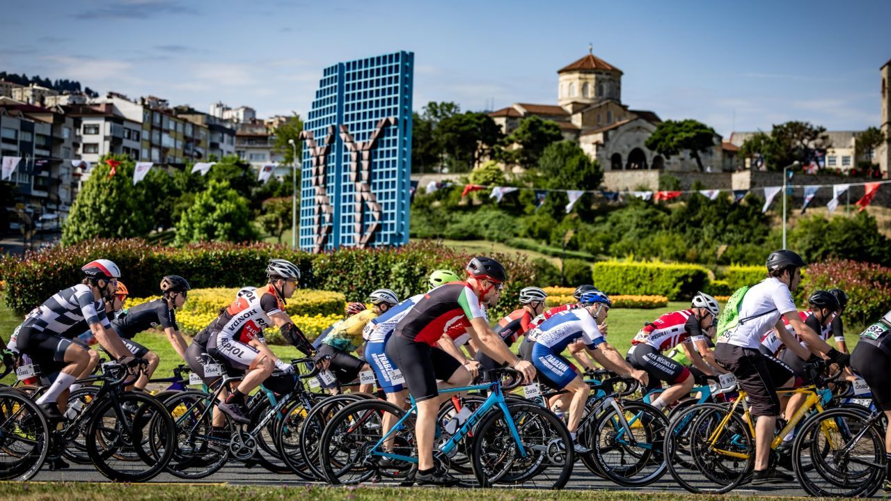 Trabzon’da ilk kez düzenlenen Gran Fondo Bisiklet Yarışı herkesi büyüledi Trabzon’da ilk kez düzenlenen Gran Fondo Bisiklet Yarışı herkesi büyüledi