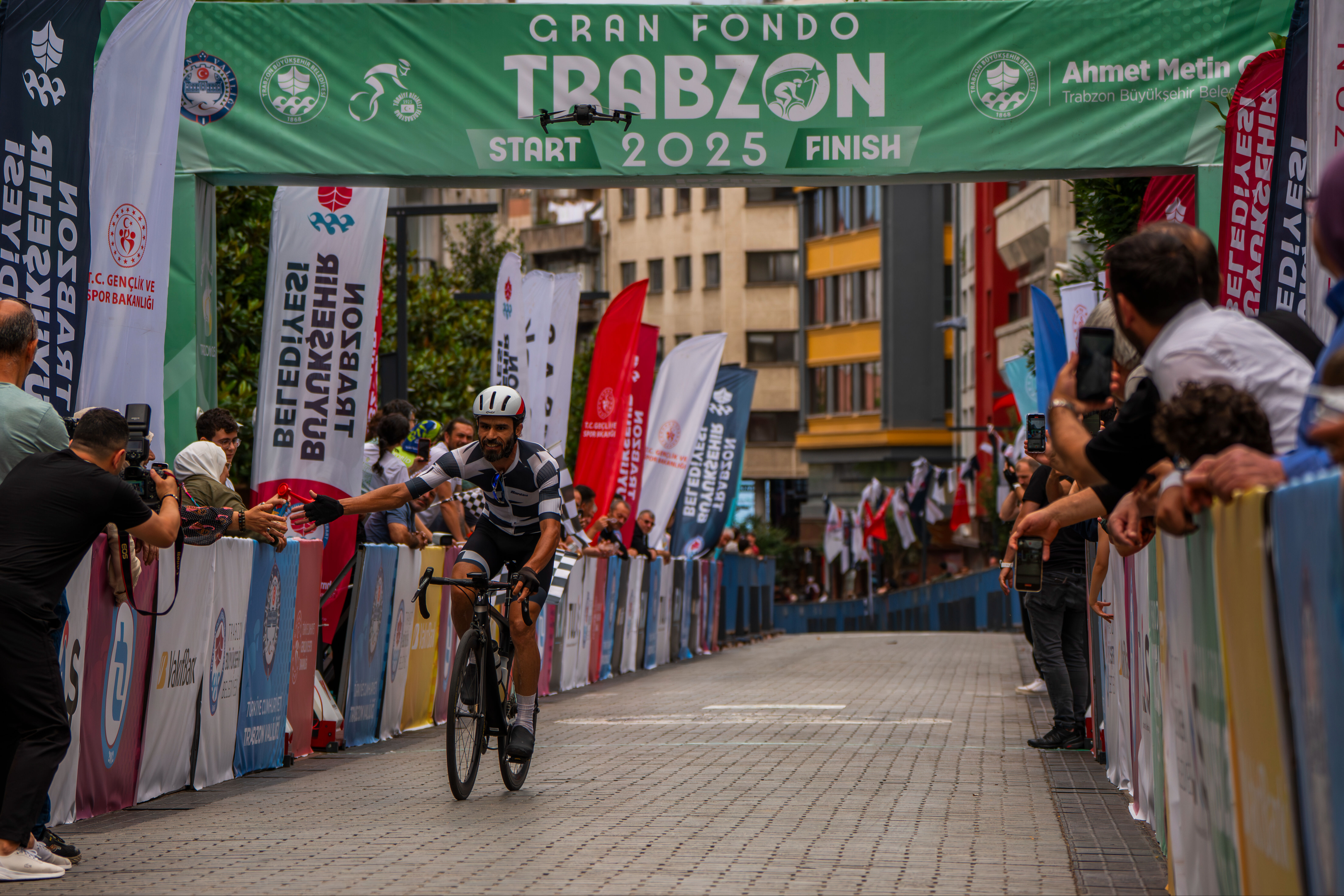 Trabzon&rsquo;da ilk kez d&uuml;zenlenen Gran Fondo Bisiklet Yarışı herkesi b&uuml;y&uuml;ledi - 5. Resim