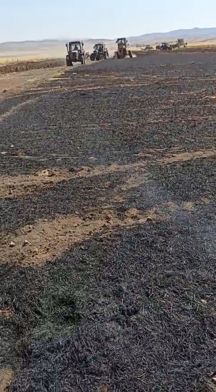 Yangına karşı imece usulü mücadele! Köylülerden örnek çalışma, alevler söndürüldü - 3. Resim