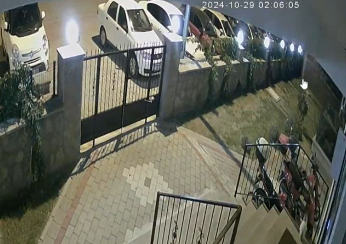 Anbean kamerada! Genç kadın 5. kattan feci şekilde düştü - 2. Resim