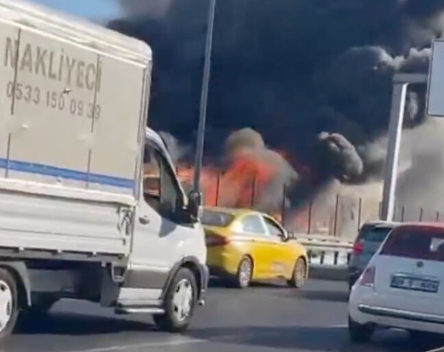 Bakırköy metrobüste neden yangın çıktı? Son dakika metrobüs seferleri durduruldu - 2. Resim