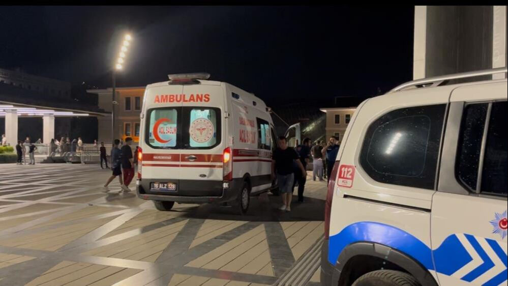 Bursa'da 14 yaşındaki kız çocuğu dehşet saçtı! Ailesini bıçaklayıp... - 1. Resim