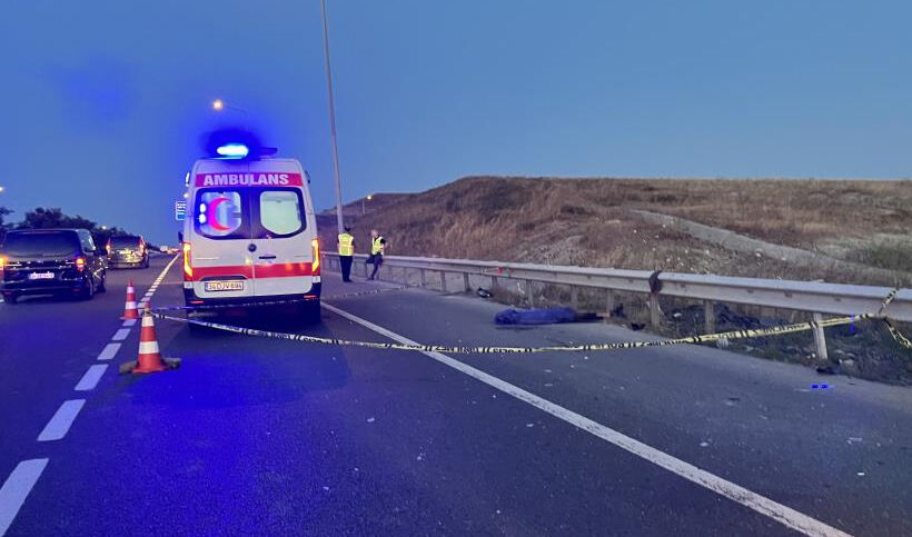 Emniyet şeridinde otomobilinden inen sürücü feci şekilde can verdi - 2. Resim