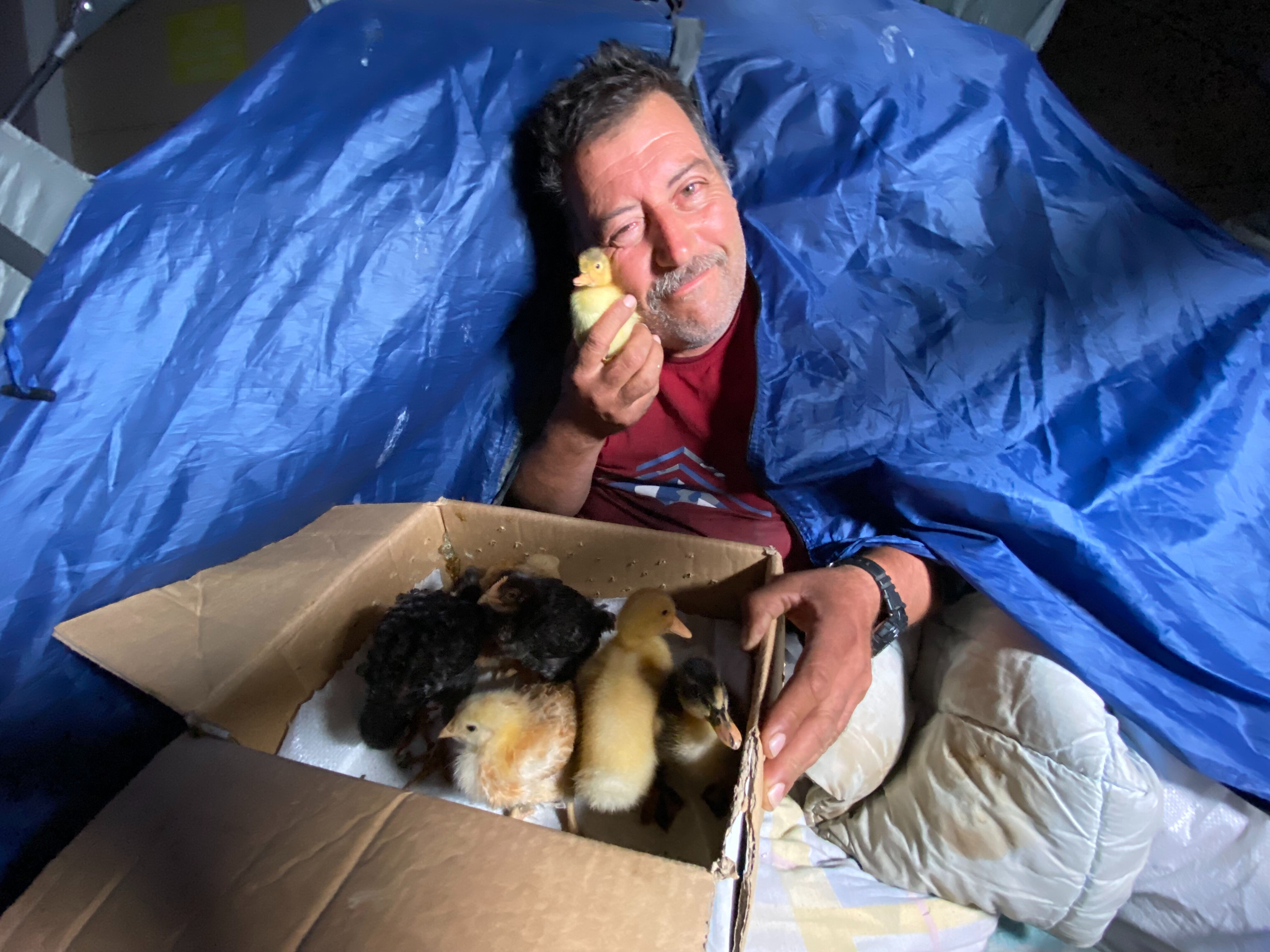 Gören dönüp bir daha bakıyor! 25 yıldır bu şekilde yaşıyor: Tek bir hayali var.... - 2. Resim