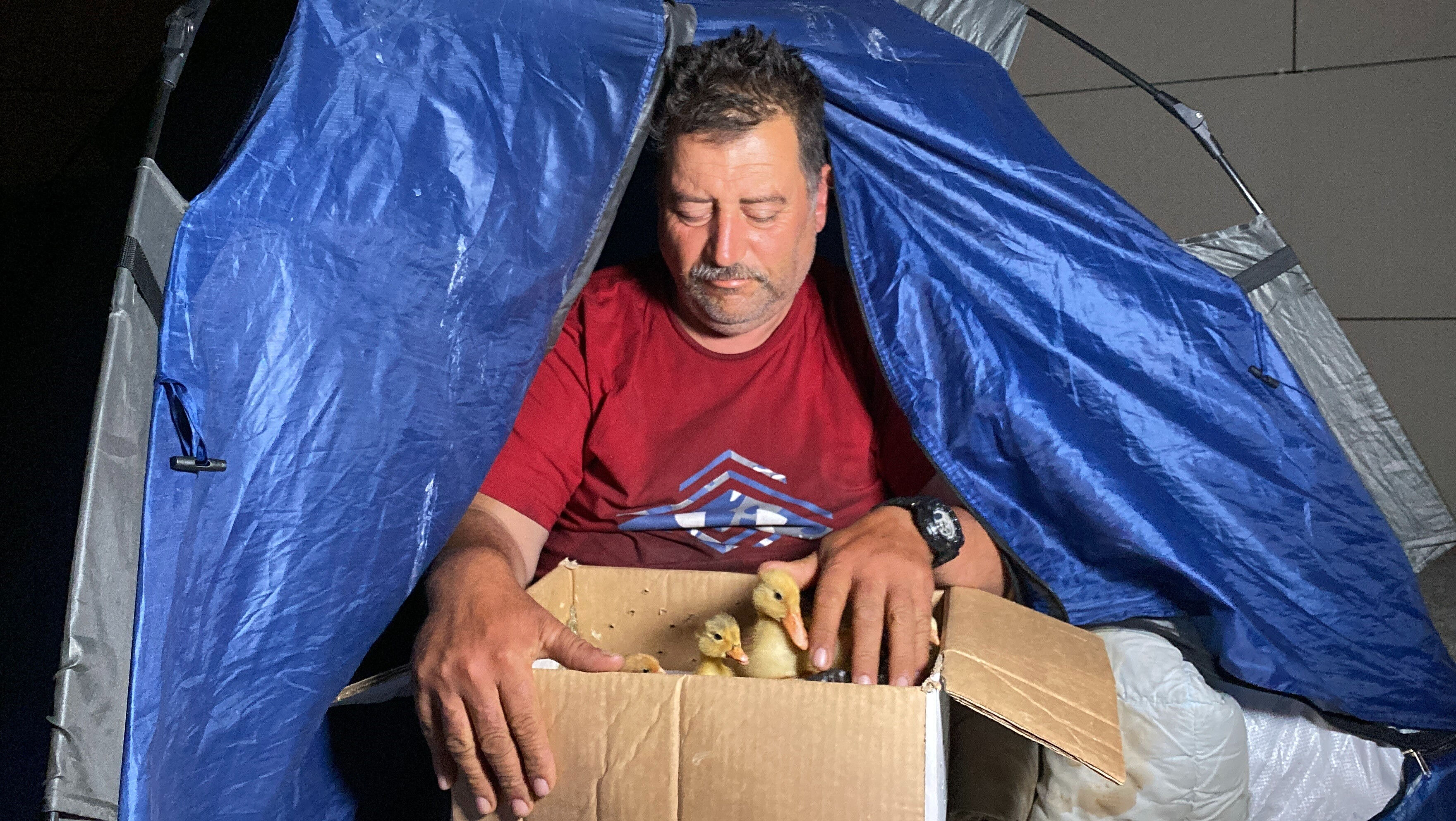 Gören dönüp bir daha bakıyor! 25 yıldır bu şekilde yaşıyor: Tek bir hayali var.... - 6. Resim