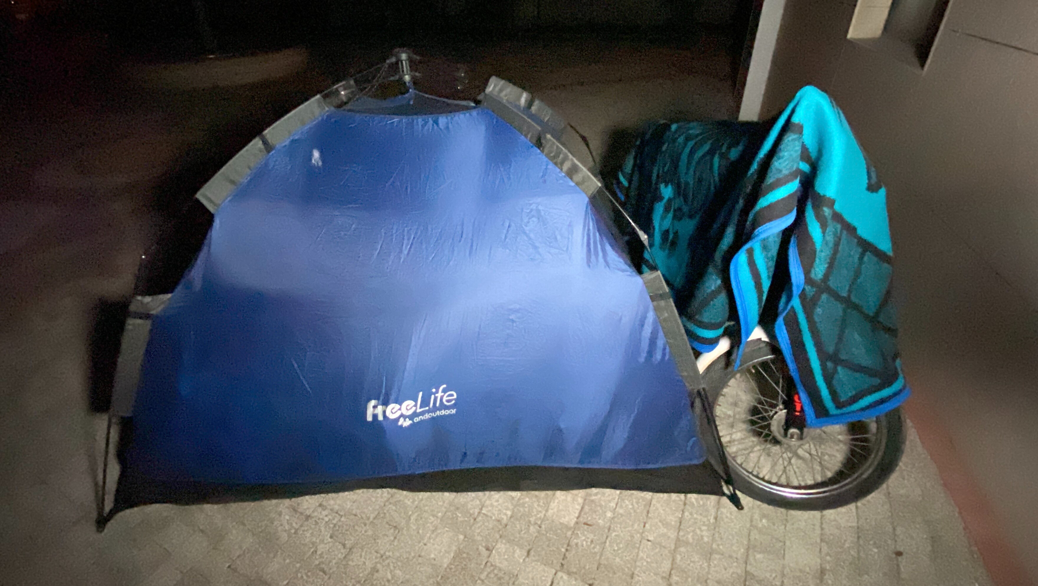 Gören dönüp bir daha bakıyor! 25 yıldır bu şekilde yaşıyor: Tek bir hayali var.... - 7. Resim