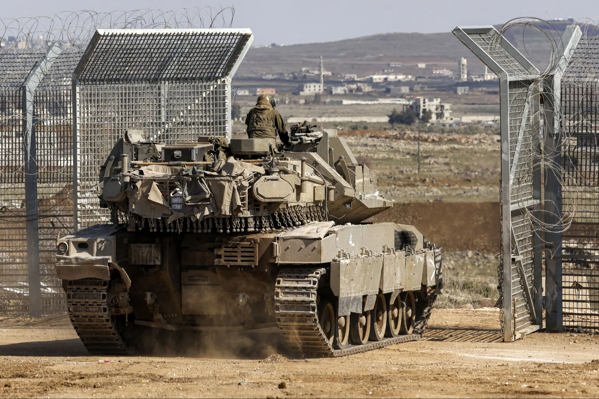 İsrail son 3 ayda 6 yeni üsle Suriye’yi karıştırdı! Binlerce sivil yerinden edildi - 1. Resim