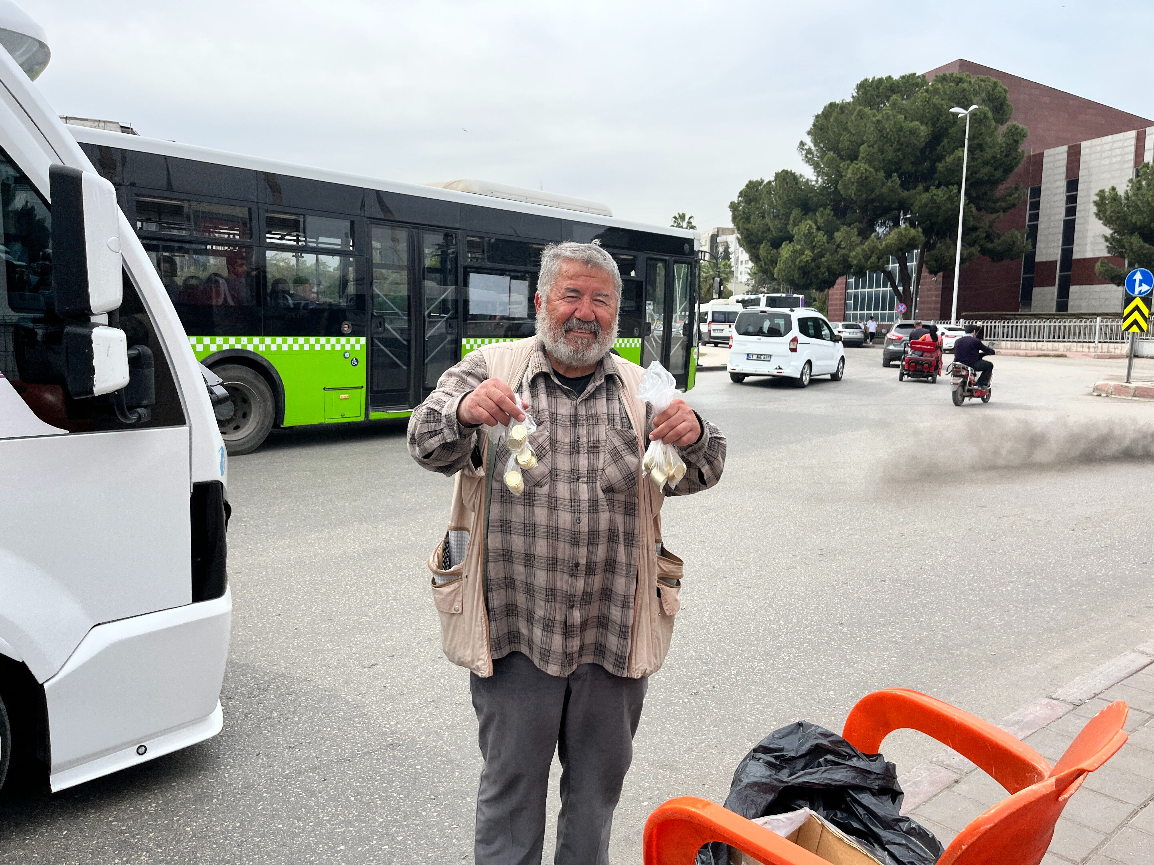 İşsiz kalınca aklına geldi: Merkez Bankası'ndan kazandıklarıyla geçimini sağlıyor! Artık tüm araçlar ona uğruyor - 2. Resim