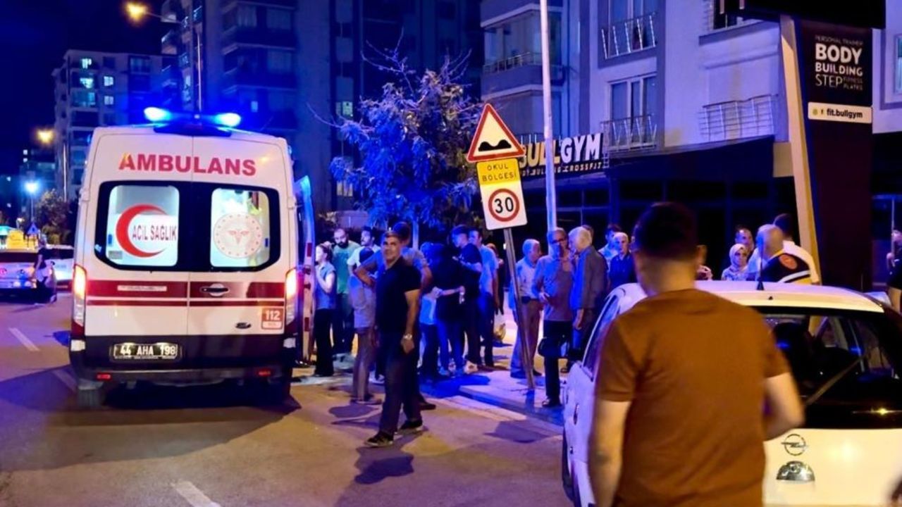 Malatya'da kaza! İki otomobil çarpıştı, 8 kişi yaralandı Malatya'da kaza! İki otomobil çarpıştı, 8 kişi yaralandı